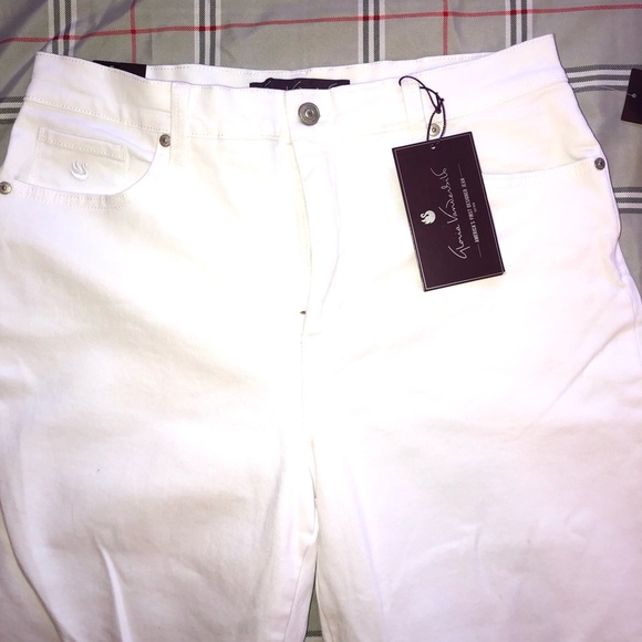 Gloria Vanderbilt Jeans - Picture 2 of 10